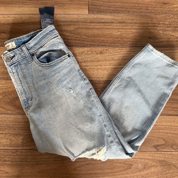 Abercrombie & Fitch Light Blue High Rise Jeans curve love. New with tags. - Picture 6 of 6